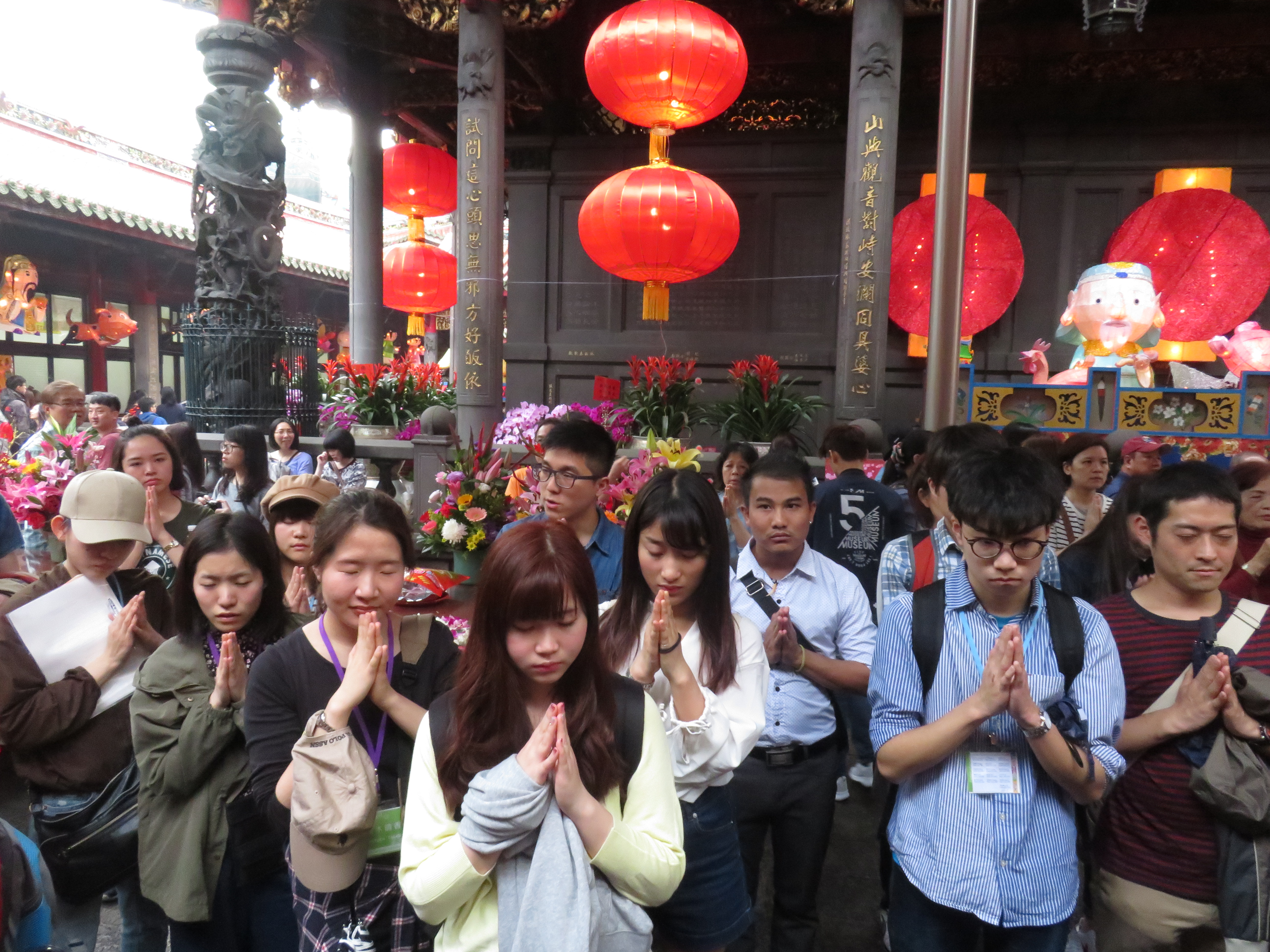 Longshan Temple visit 5.JPG